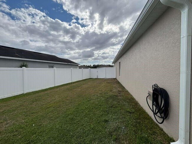 Building Photo - 1174 Haines Dr