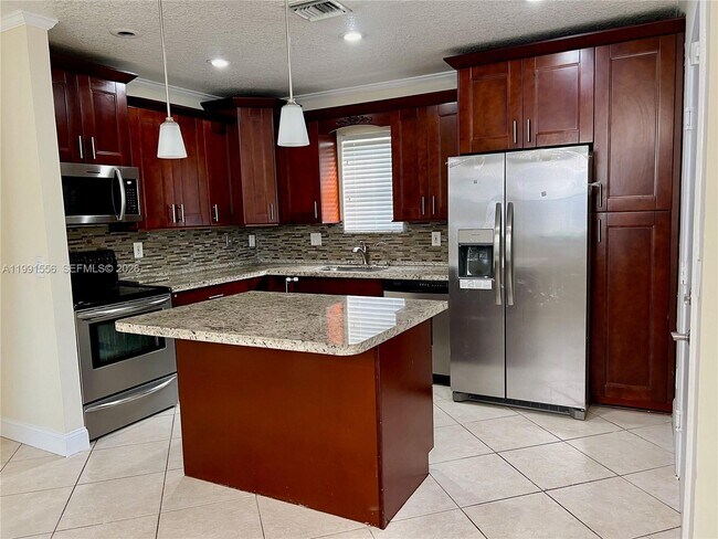 Building Photo - 10560 NW 57th Ct