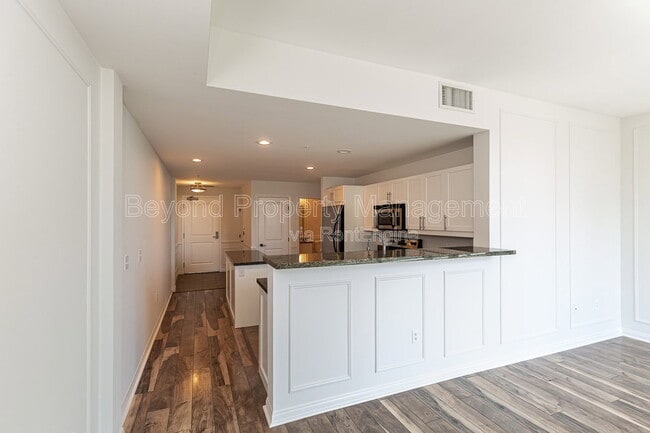 Building Photo - 253 Tenth Avenue