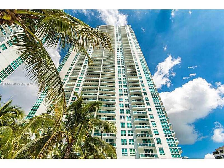 Building Photo - 950 Brickell Bay Dr