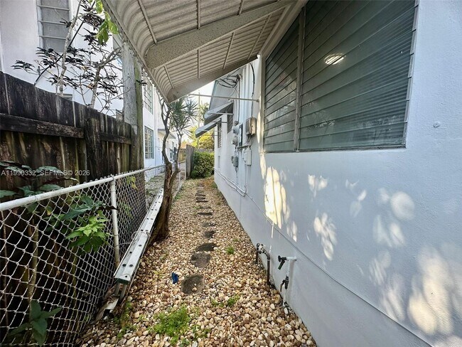 Building Photo - 1518 Garfield St