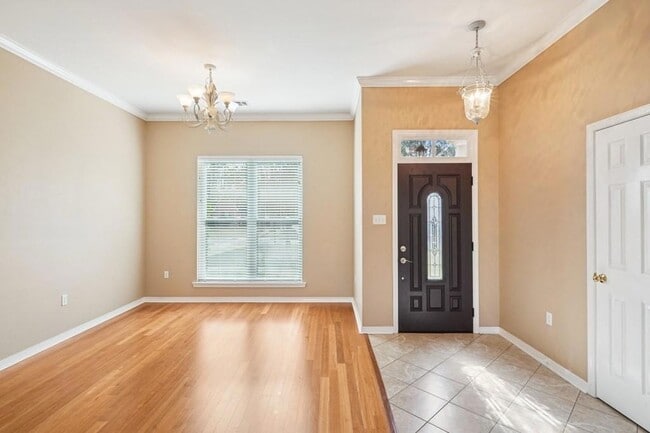 Building Photo - 712 Homewood Dr