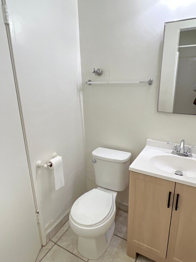 Building Photo - Northeast