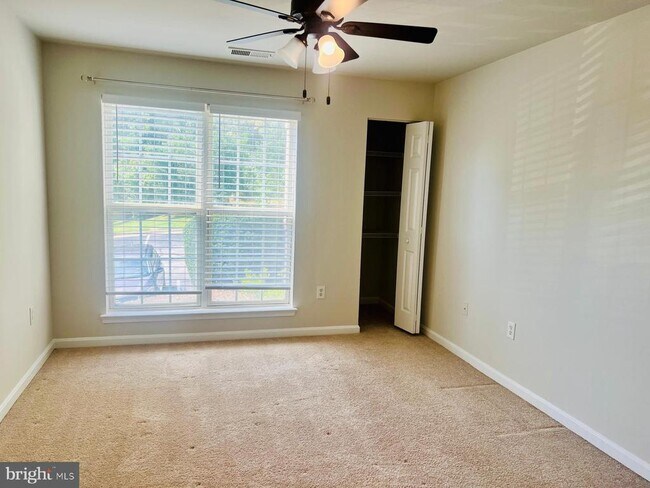 Building Photo - 1049 Gardenview Loop