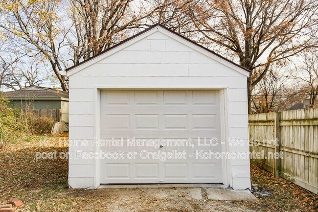 Building Photo - 7219 Chestnut Ave