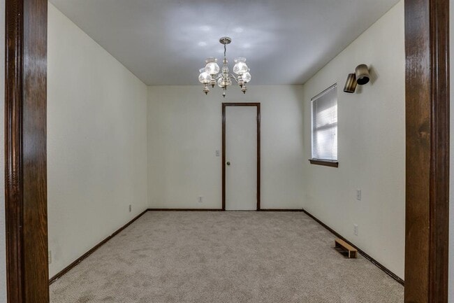 Building Photo - 2013 Tanglewood Dr