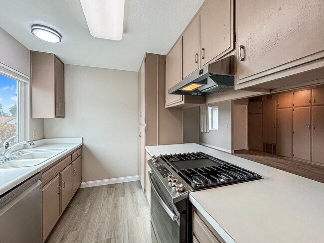 Building Photo - Charming 3BD/2BA House in Santee W/ W/D, M...