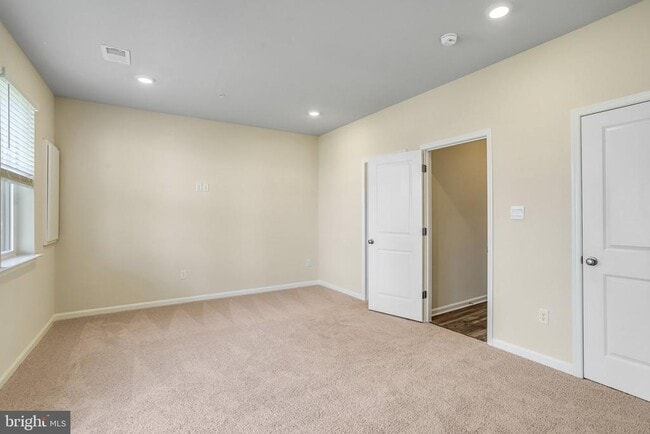 Building Photo - 385 Ensemble Wy