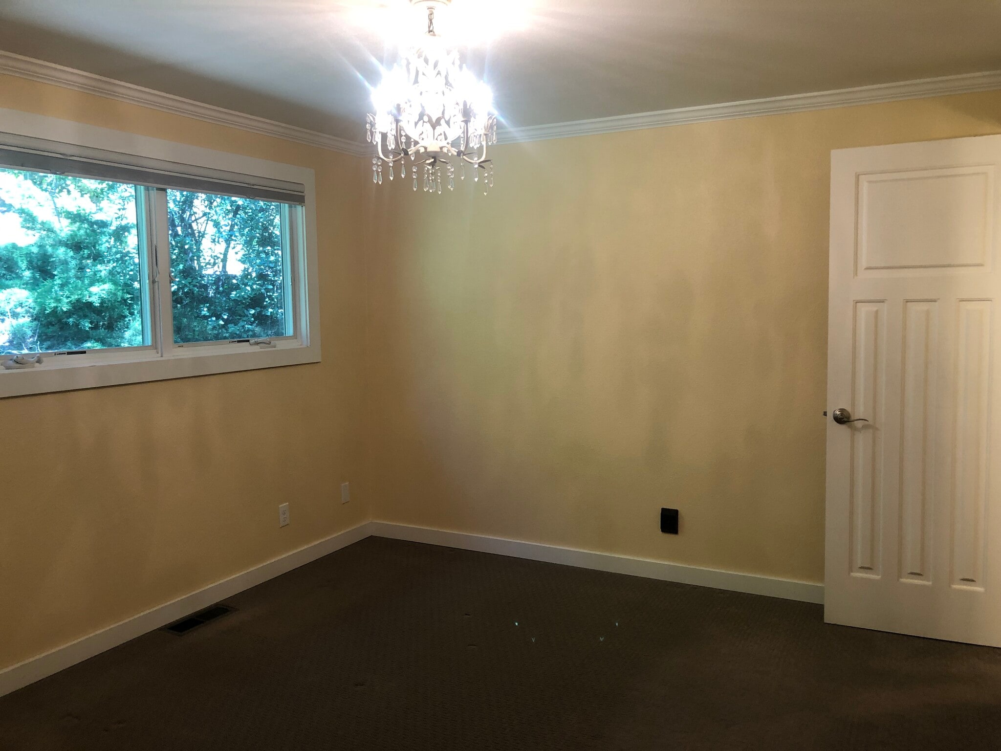 Building Photo - 420 NW Dack St