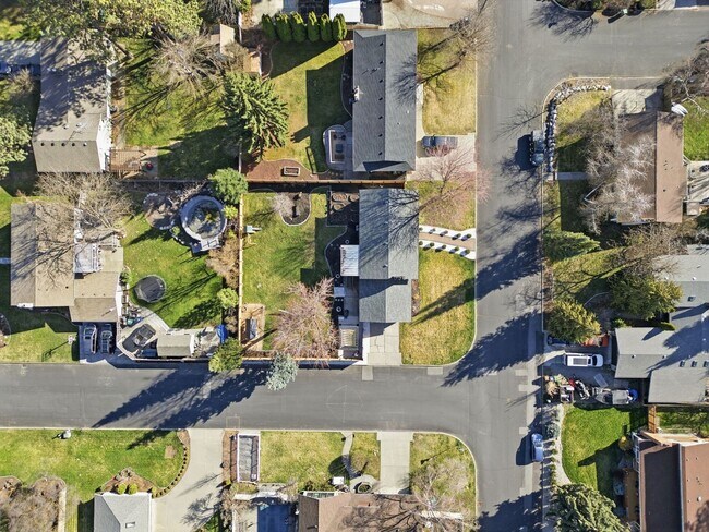 Building Photo - Stunning Fully Renovated 4BR + Bonus on Spokane's South Hill - Chef's Kitchen, 2-Car Garage & Bac...