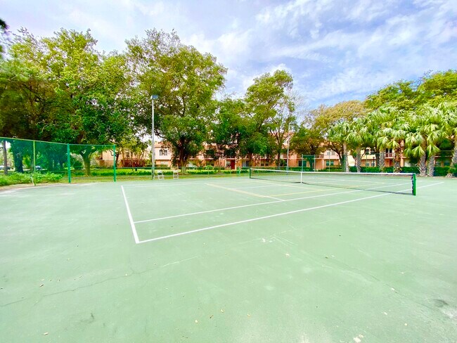 Building Photo - 1001 Crystal Way