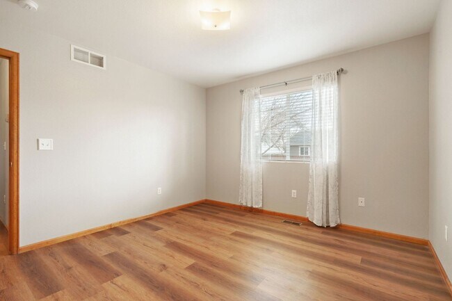 Building Photo - 3-Bedroom Ranch Home Close to Downtown Wellington