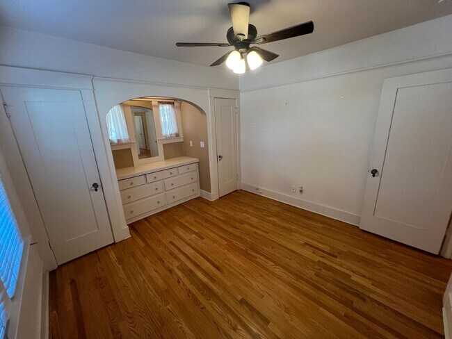 Building Photo - Fabulous 4 Bed 2 Bath One Story Craftsman ...