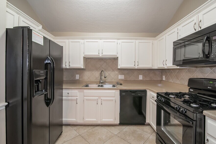 Building Photo - 11742 Yearling Dr