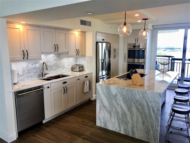 Building Photo - 5380 N Ocean Dr