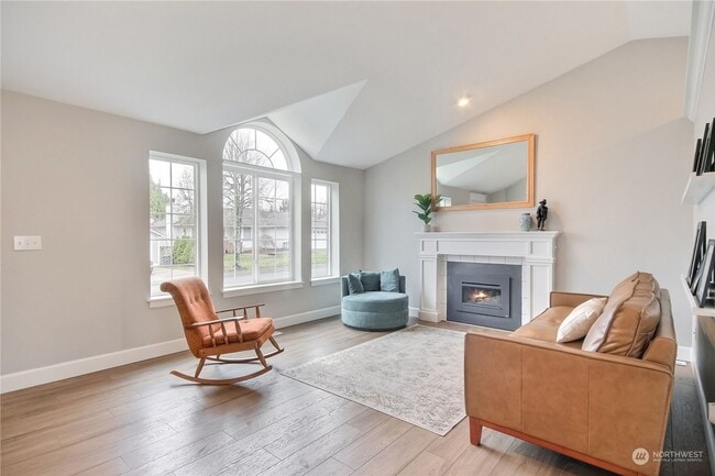 Building Photo - Well Maintained 3 Bed 2.5 Bath for Rent!