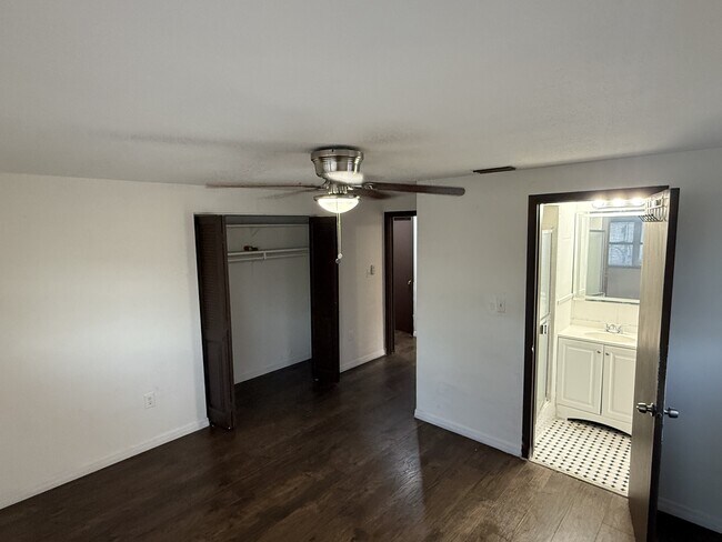 Building Photo - 7634 Rosewood Dr