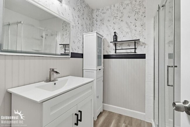 Building Photo - Stunning 3Bdm 2Ba Home with Fenced Patio and 2-Car Garage in San Diego