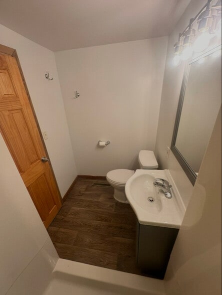 Building Photo - 1022 Wilson Ave