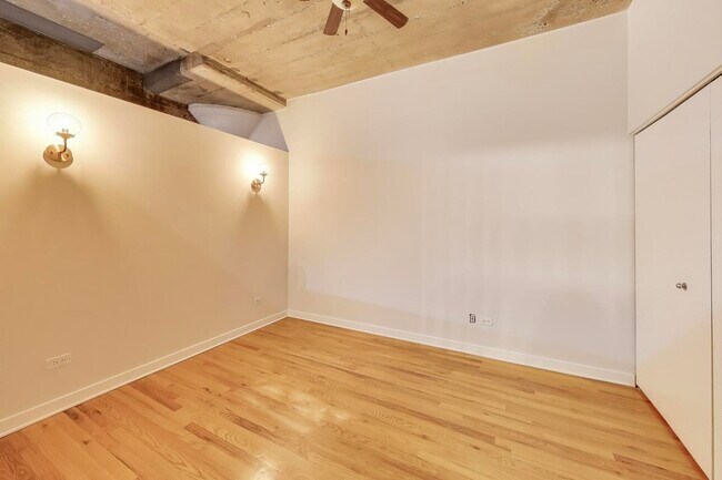 Building Photo - 1150 W 15th St