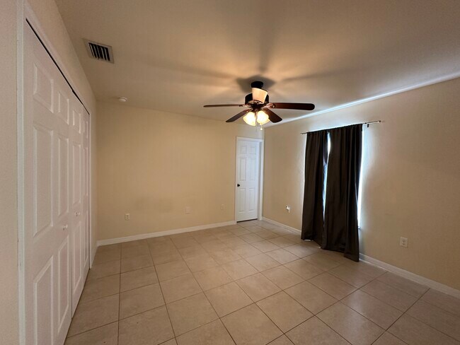 Building Photo - 1046 SE 11th Terrace