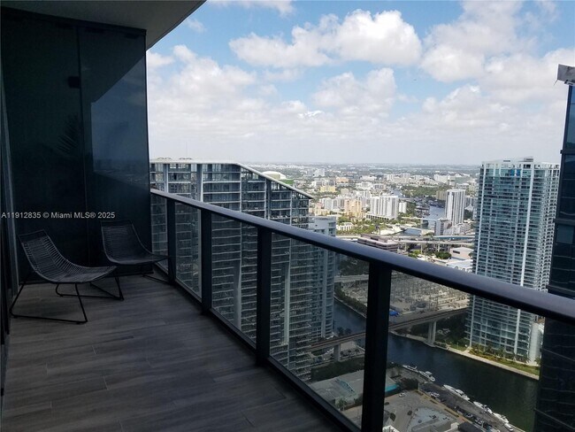 Building Photo - 801 S Miami Ave