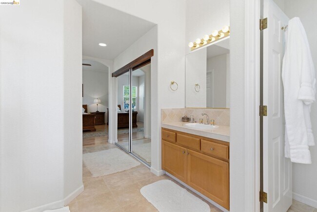 Building Photo - 257 Golf Links St