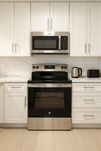 Building Photo - 10501 W Broward Blvd