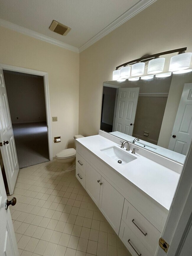 Building Photo - **AVAILABLE IN JUNE ** Landings Executive 3 Bedroom home