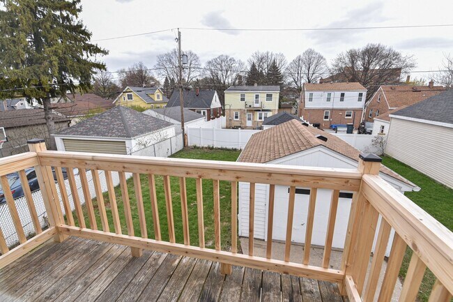 Building Photo - 154 N 79th St