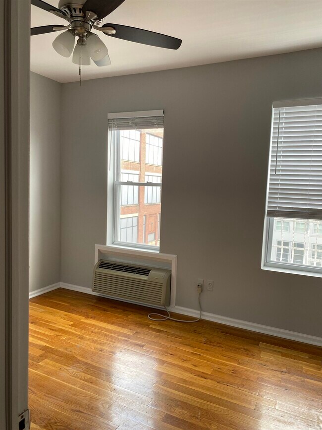 Building Photo - 734 Adams St