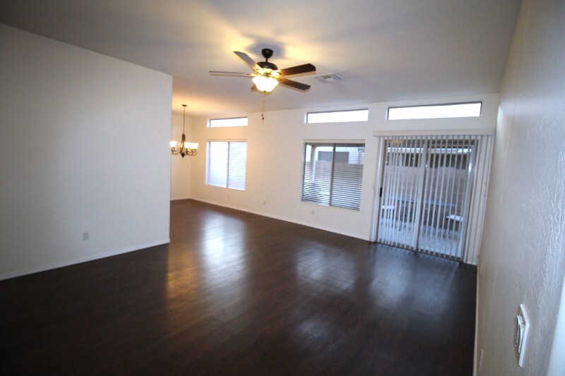 Building Photo - 440 S Val Vista Dr