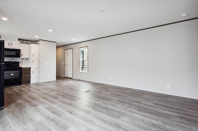 Building Photo - 6 Sundale Trailer Ct