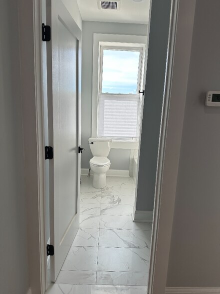 Building Photo - 372 Main St