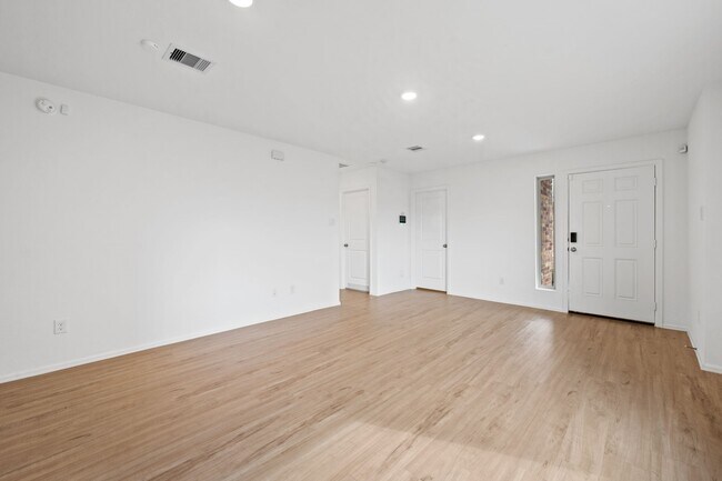 Building Photo - 18950 Panzini Dr