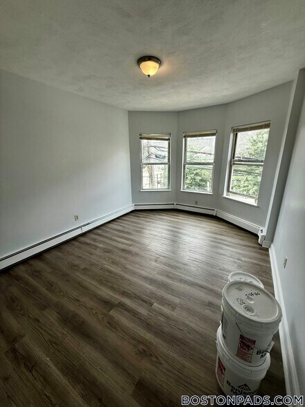 Building Photo - 122 Berkshire St