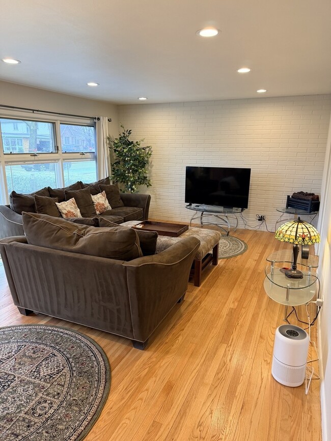 Building Photo - 137 Richard Ave