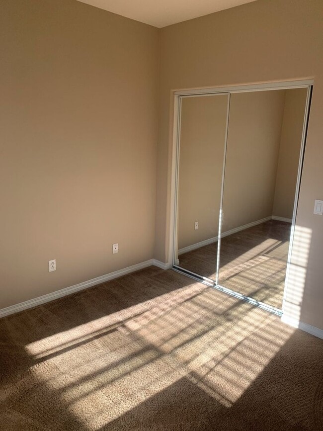 Building Photo - Riverpark Community