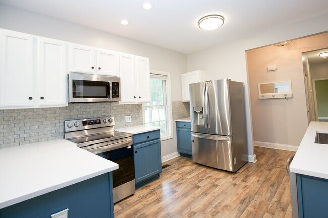 Building Photo - 102 Willow Creek Ln