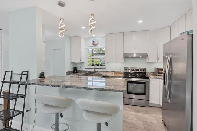 Building Photo - BENEVA & CLARK RD / VILLA