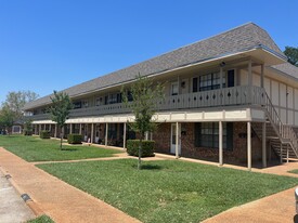 Building Photo - Willow Apts, 929 Brazos, Graham, TX 76450