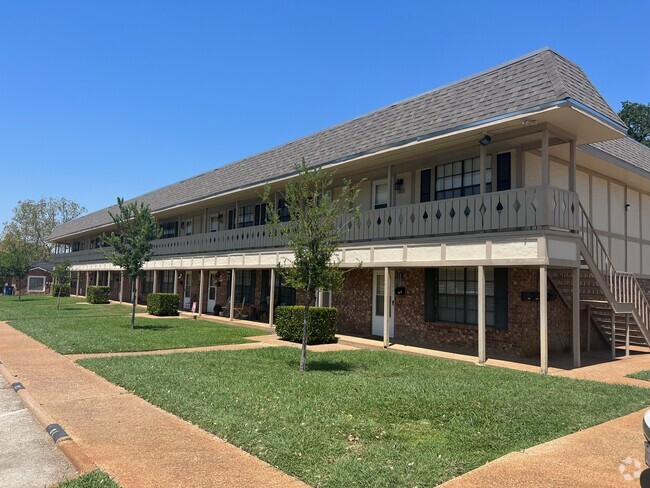 Building Photo - Willow Apts, 929 Brazos, Graham, TX 76450