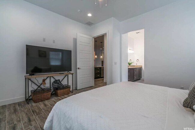 Building Photo - PETS ALLOWED!  Spacious & Modern 3-Bedroom Home for Rent Near Sand Hollow Reservoir