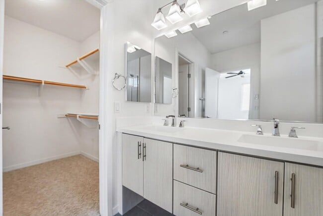 Building Photo - Detached Townhome - Private Roof Deck - With 360 Panoramic Views