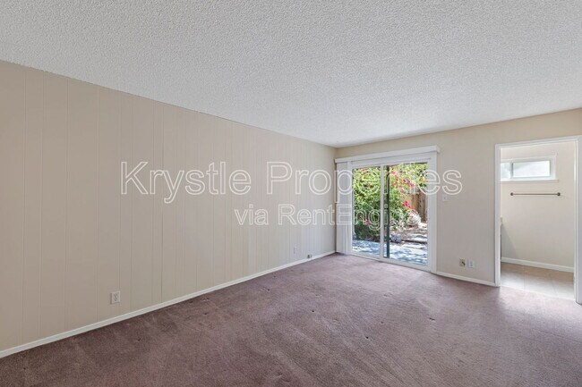 Building Photo - 130 Yorkshire Ct