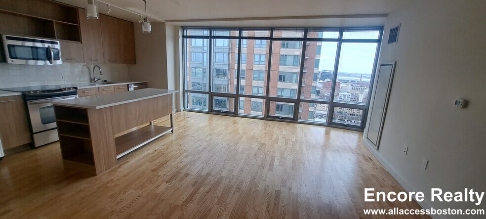 Building Photo - 665 Washington St