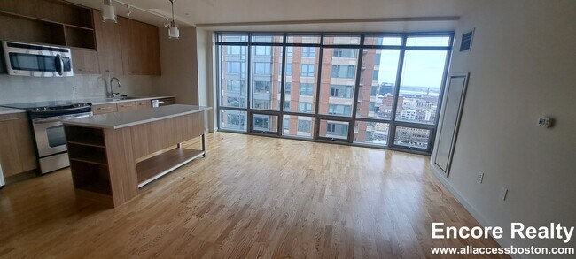 Building Photo - 665 Washington St