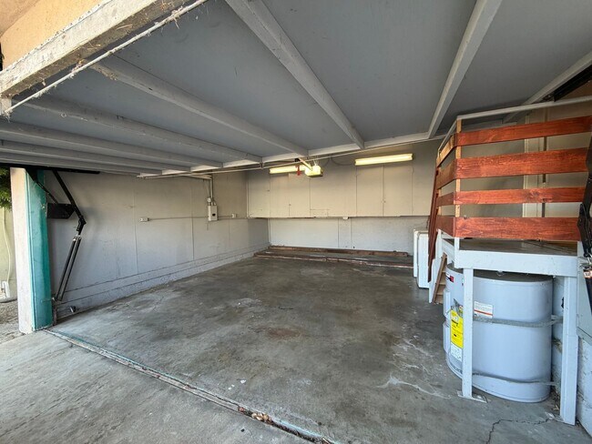 Building Photo - 900 Kincaid Ave