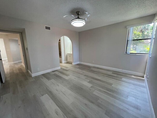 Building Photo - 5741 Riverside Dr