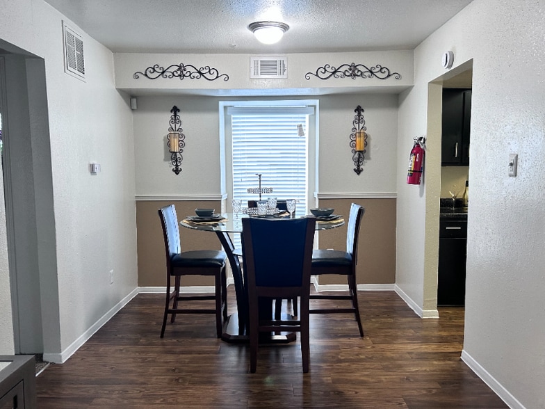 Building Photo - 2300 Red Bluff Rd